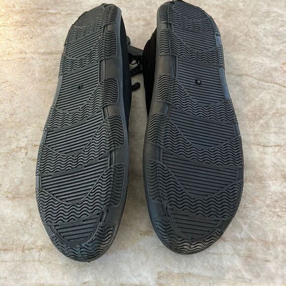 Black Water Shoes - Picture 4 of 4